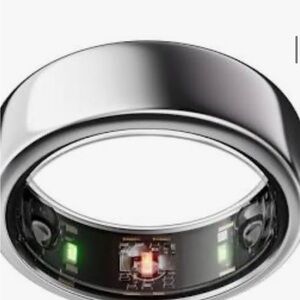 Oura ring size 8 silver with charger